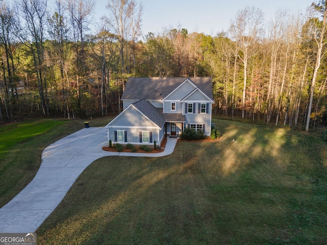 view of front of home featuring a front yard