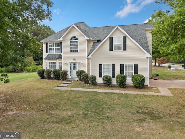 colonial house featuring a front lawn