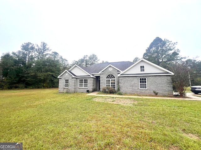 view of front of property with a front yard