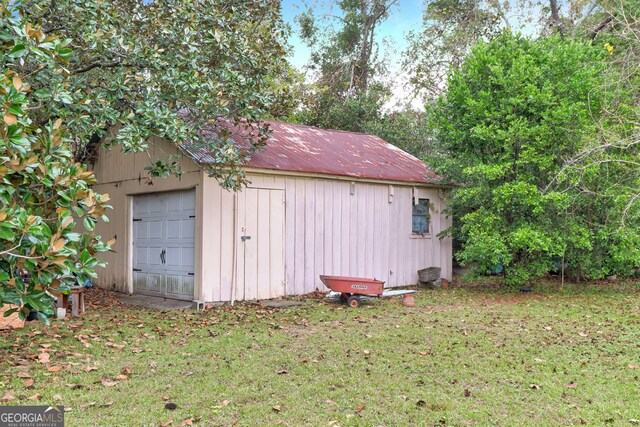 exterior space featuring a lawn