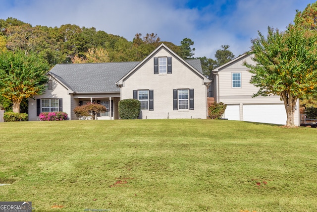 view of front of property featuring a front yard and a garage