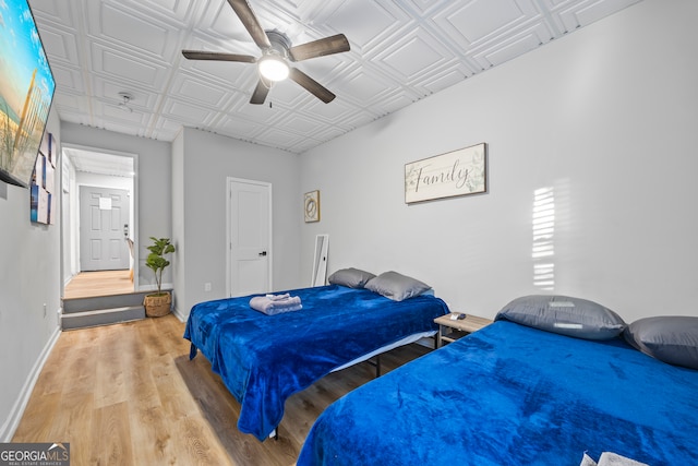 bedroom featuring light hardwood / wood-style floors and ceiling fan