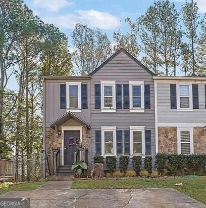 view of front of home featuring a patio