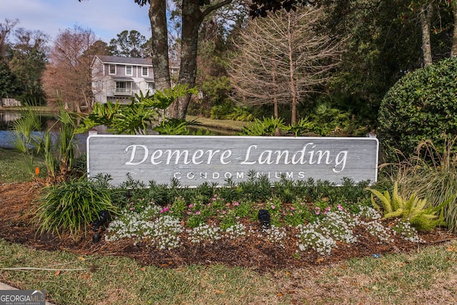 view of community / neighborhood sign