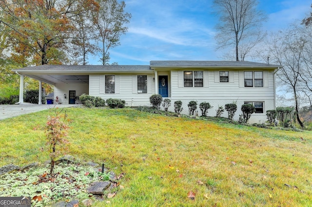 view of front of house featuring a front lawn and a carport