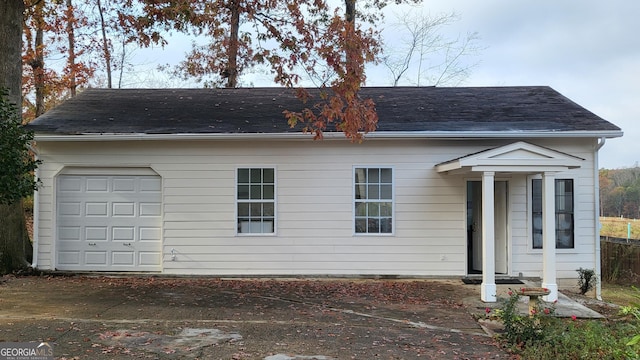 view of front facade with a garage