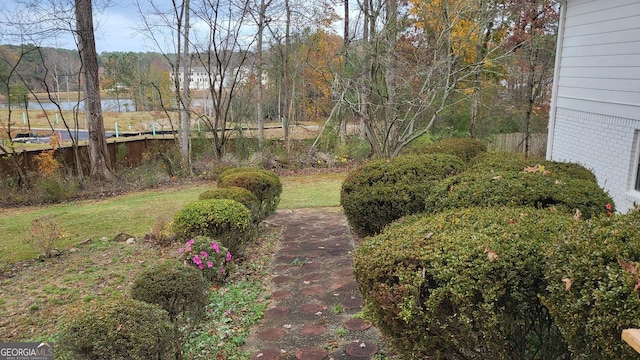 view of yard featuring a water view