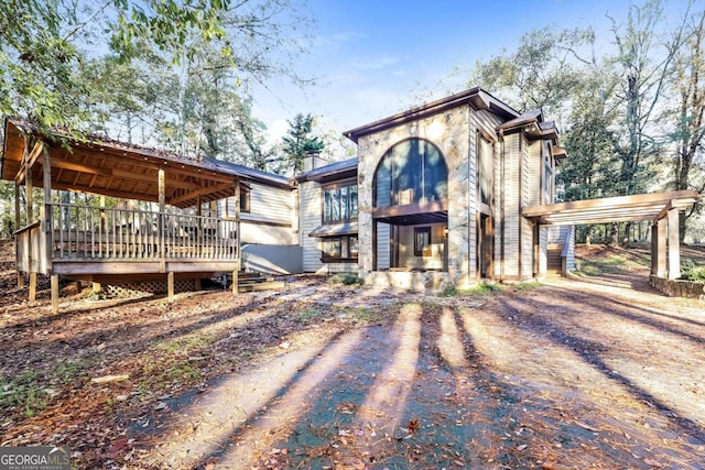 view of front facade featuring a wooden deck