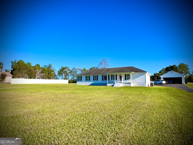 ranch-style house featuring a front lawn