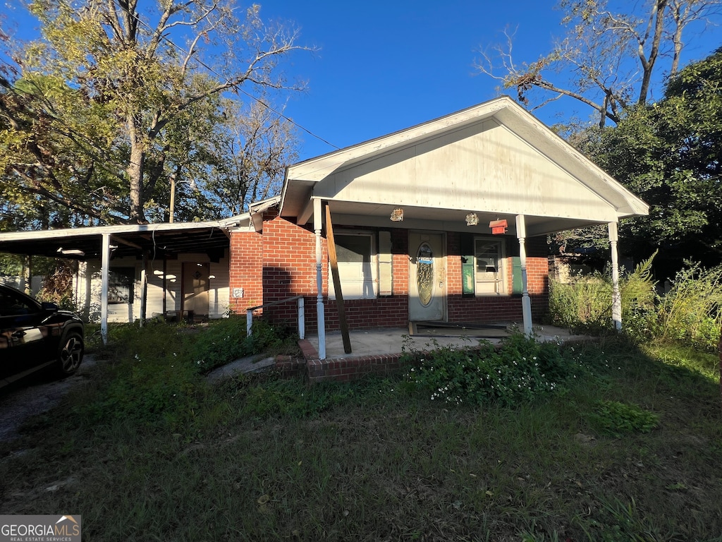 view of front of property with covered porch