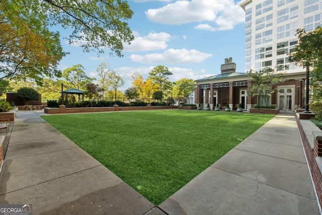 view of home's community featuring a yard