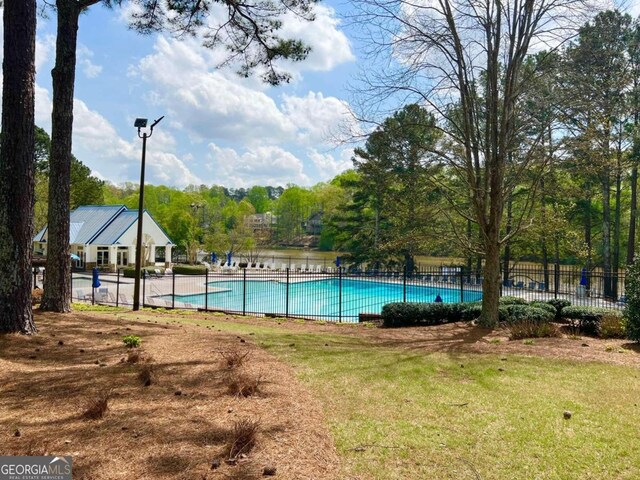 view of swimming pool