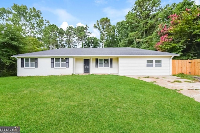 ranch-style home with a front yard