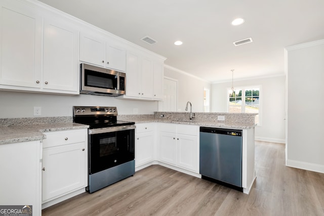 kitchen with crown molding, light hardwood / wood-style flooring, white cabinetry, kitchen peninsula, and stainless steel appliances