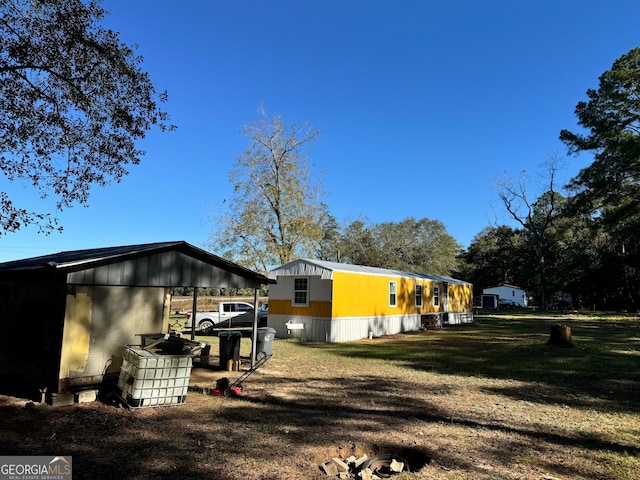 view of side of property featuring a yard