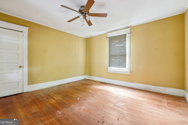 unfurnished room with light hardwood / wood-style flooring, ceiling fan, and crown molding