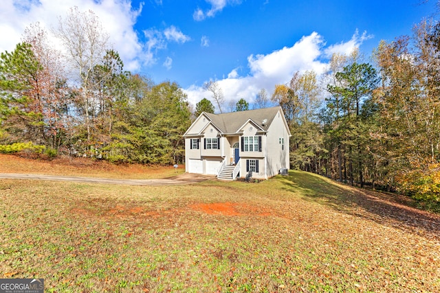 view of front of home featuring a front lawn and a garage