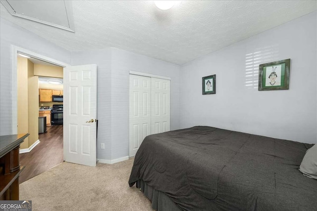 bedroom with dark hardwood / wood-style flooring, a closet, and a textured ceiling