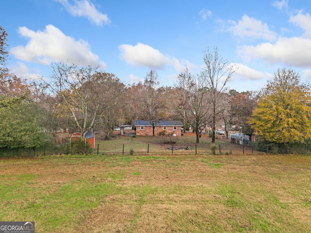 view of yard featuring a rural view