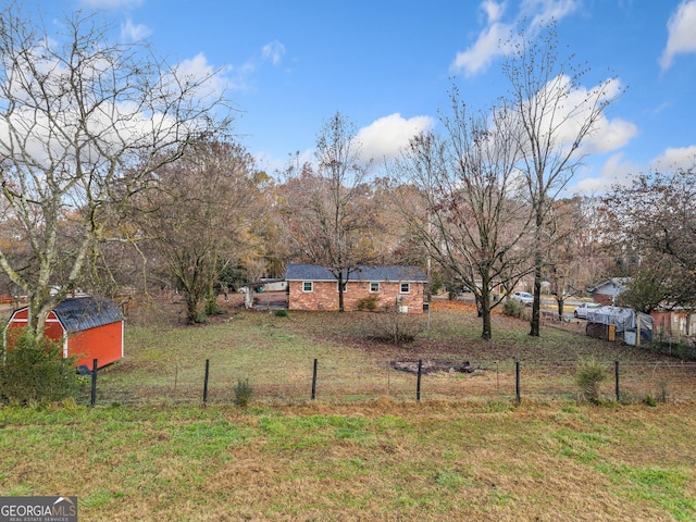 view of yard with a storage shed