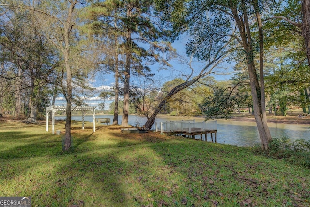 view of yard featuring a water view