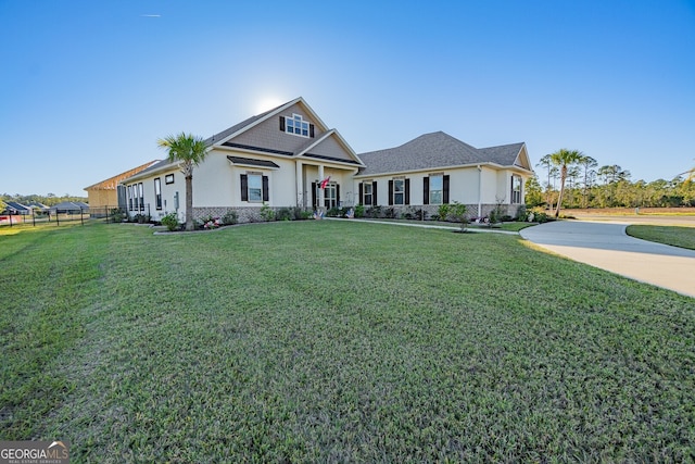 craftsman house with a front lawn