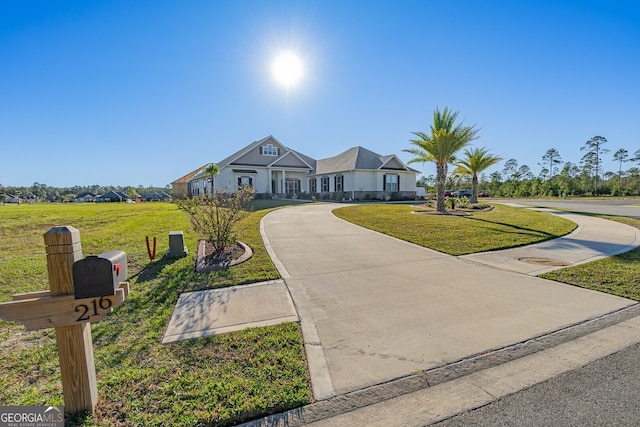 single story home with a front yard