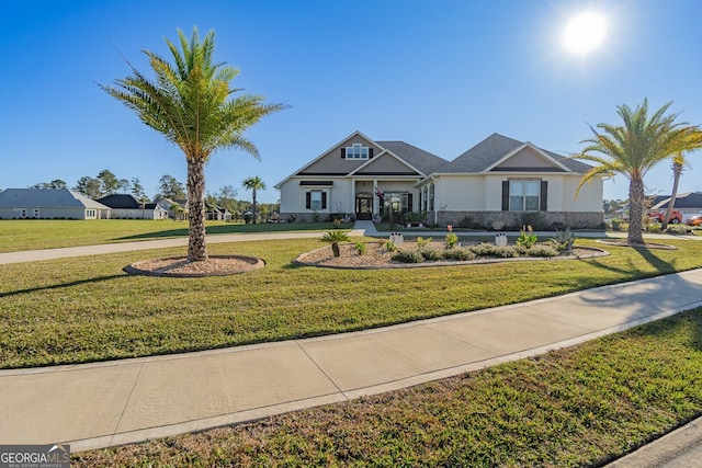 view of front of property featuring a front lawn