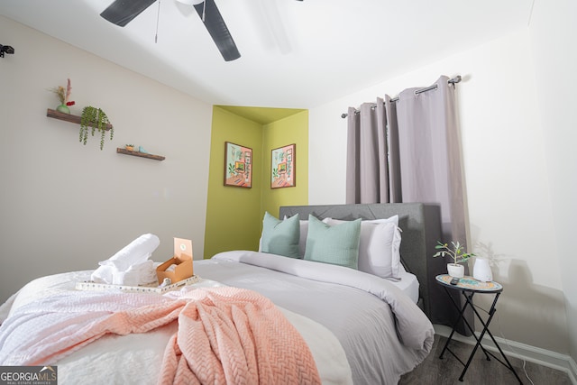 bedroom with ceiling fan