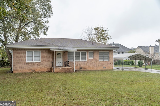 view of front of house featuring a front lawn and a carport