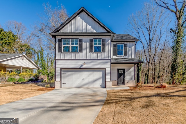 view of front of house featuring a garage and a front lawn