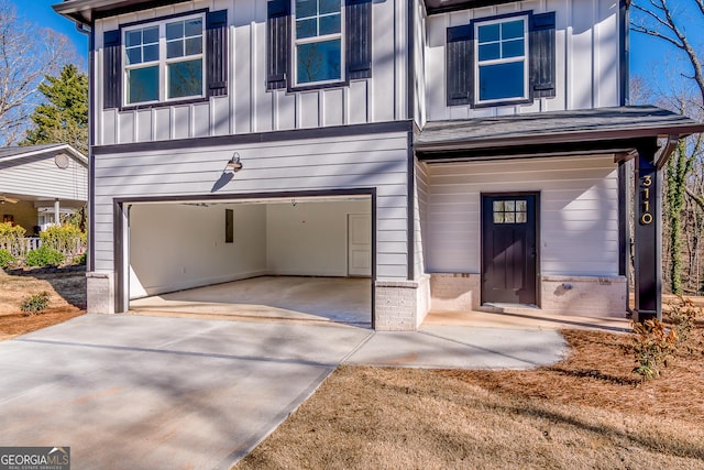 view of front of house featuring a garage