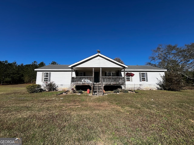 view of front of property featuring a front yard and covered porch