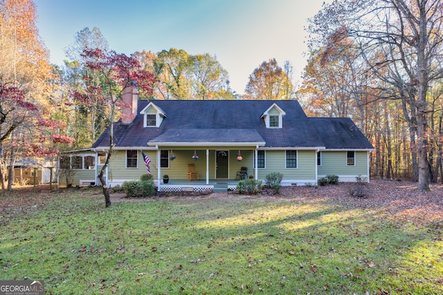 new england style home featuring a front lawn