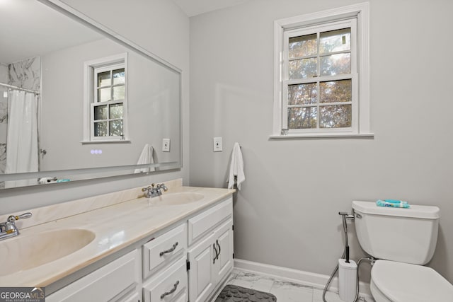 bathroom featuring a shower with shower curtain, vanity, and toilet