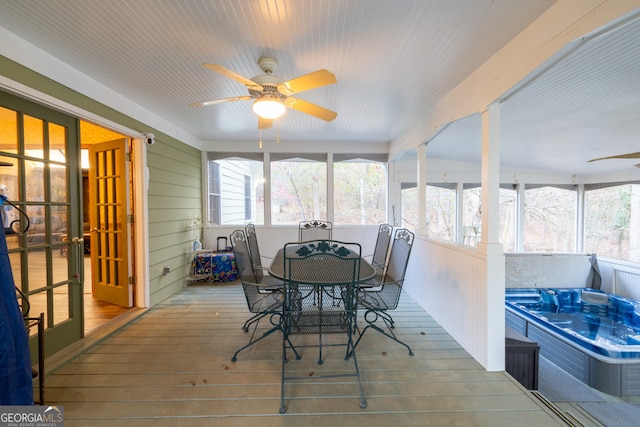 sunroom featuring ceiling fan