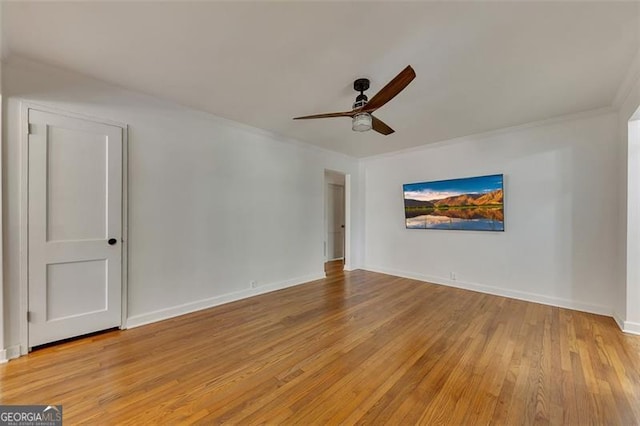 empty room featuring light hardwood / wood-style floors, ceiling fan, and ornamental molding