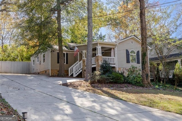 view of front of home featuring a porch