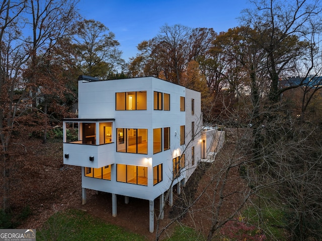 view of back house at dusk