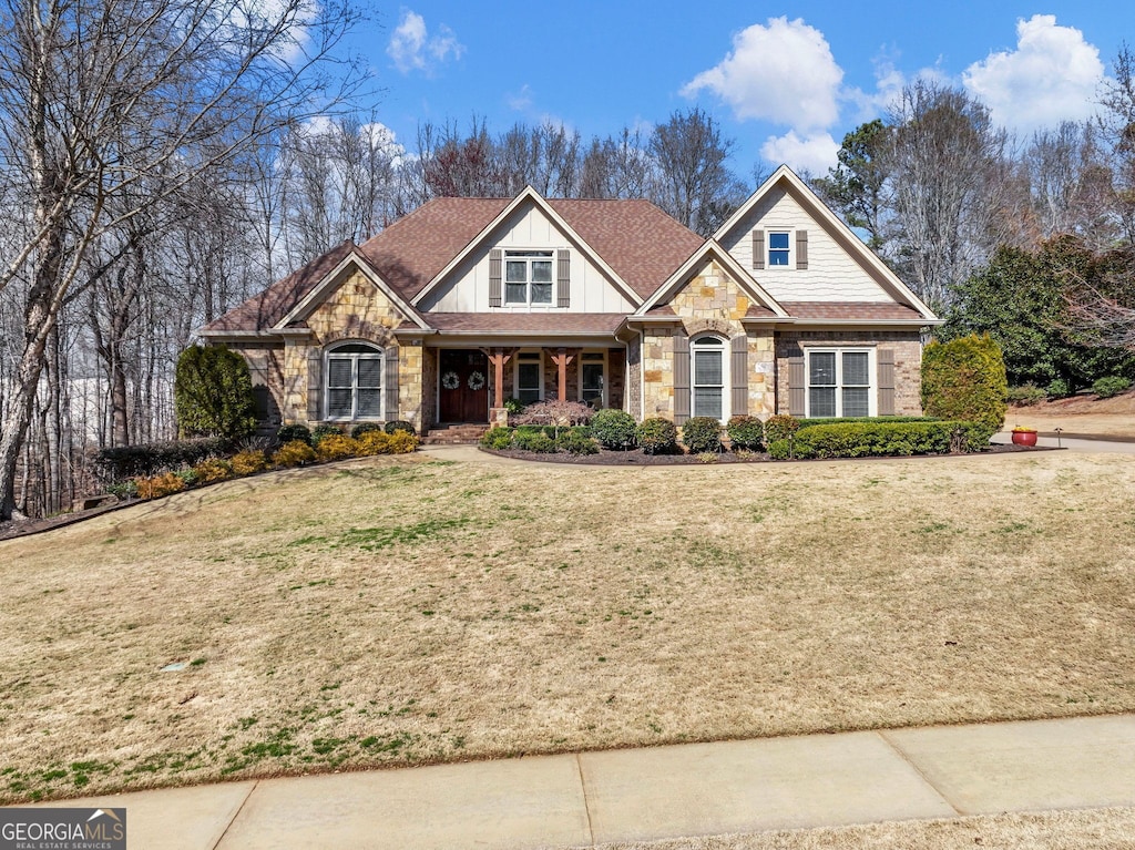 craftsman house featuring a front lawn