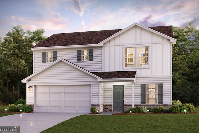 view of front facade featuring a yard and a garage