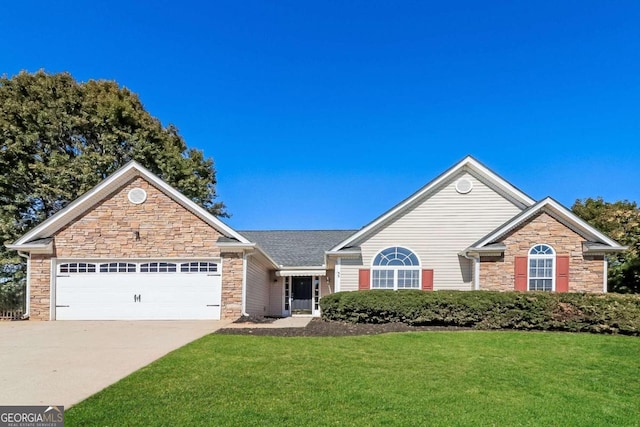 view of front of home featuring a front yard and a garage