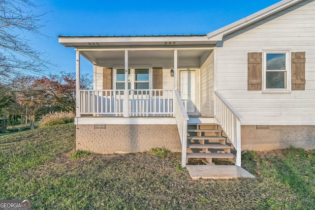 entrance to property featuring covered porch