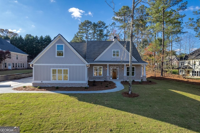 view of front of home featuring a front yard