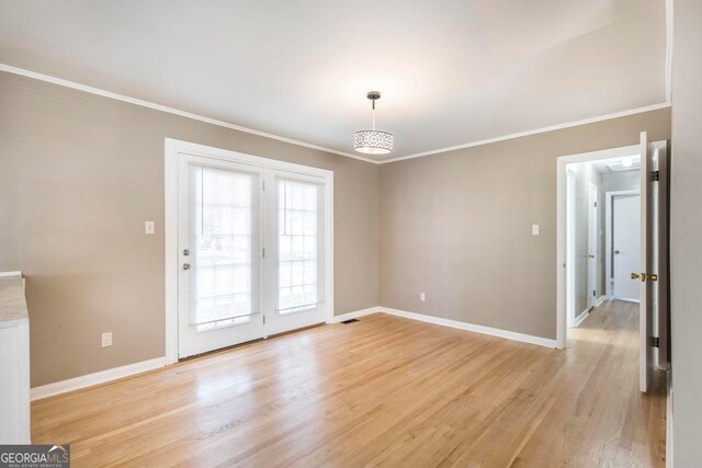 unfurnished dining area with ornamental molding and light hardwood / wood-style flooring