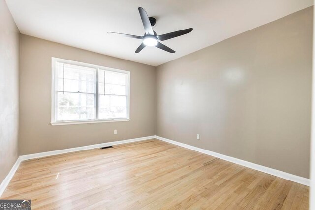 empty room with light hardwood / wood-style flooring and ceiling fan