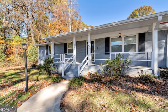 ranch-style house featuring a porch