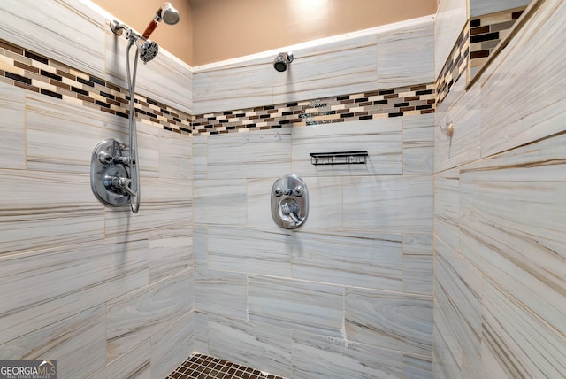 bathroom featuring a tile shower