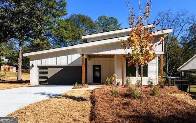 view of front facade with a garage