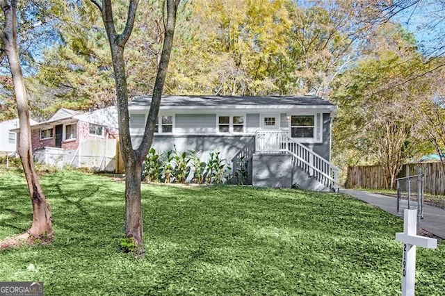 single story home featuring a front yard